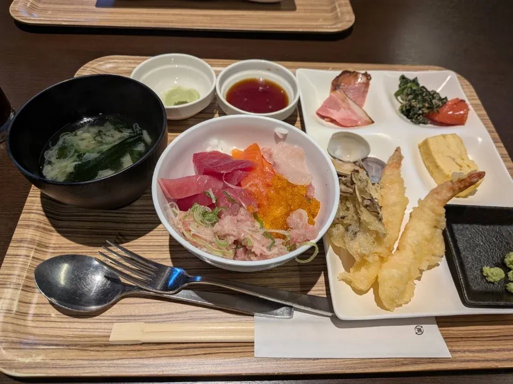朝食のバイキング