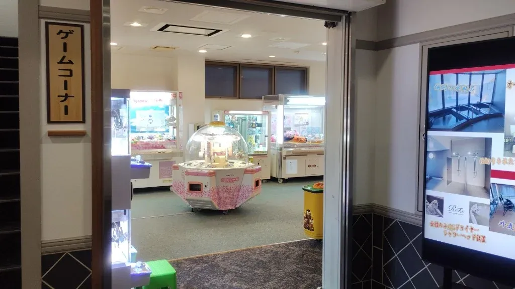 レトロな佇まいのゲームコーナー