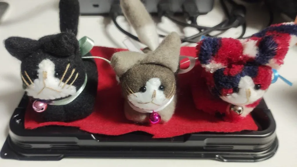 直売所で購入した可愛らしい猫の手芸品
