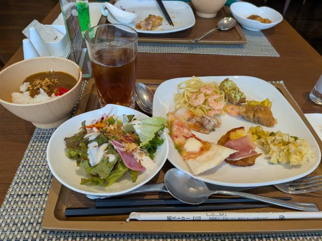バイキングの料理プレート